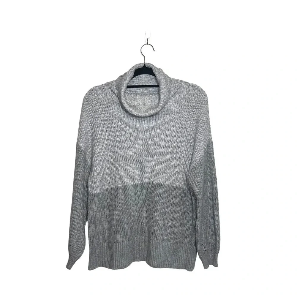 American Eagle Turtleneck Sweater Gray Color Block Pullover Comfy Medium Women’s